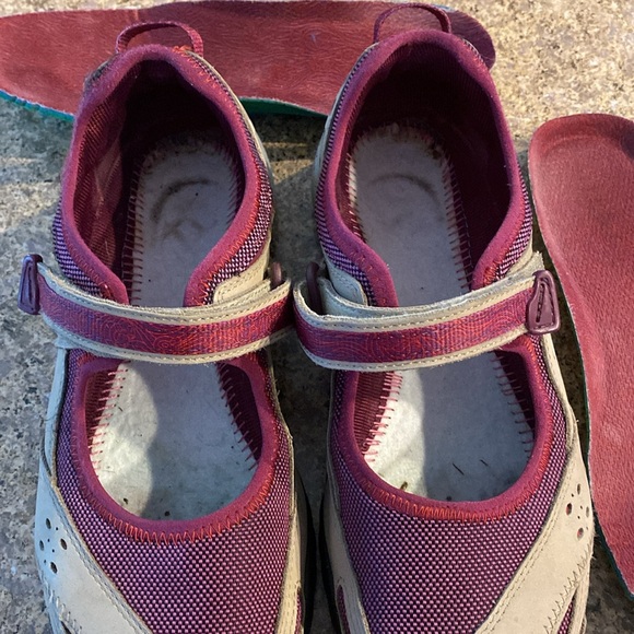 L.L. Bean Sandals or Sneakers? 7 Velcro Closure - Picture 11 of 17